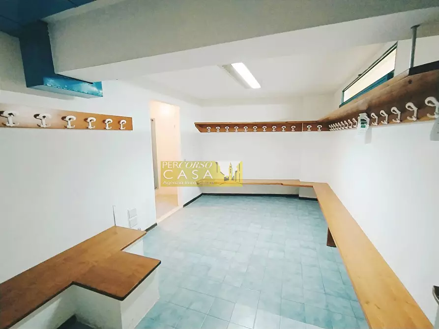 Immagine 13 di Locale commerciale in vendita  in Viale Giovanni Bovio a Teramo