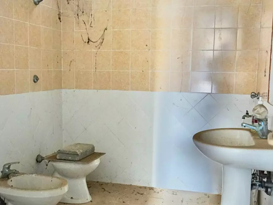 Immagine 9 di Casa indipendente in vendita  a Castel Volturno