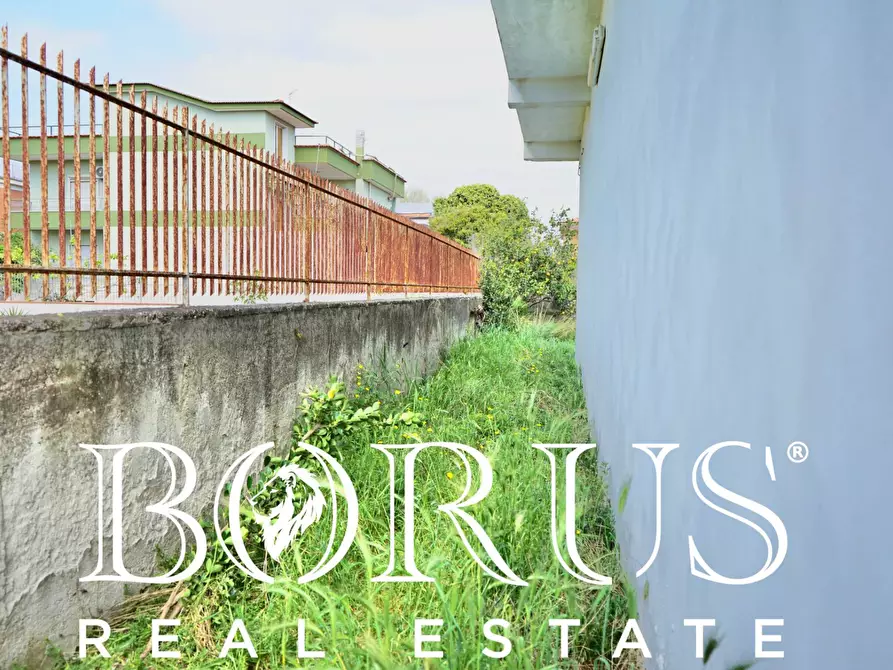 Immagine 28 di Casa indipendente in vendita  a Castel Volturno