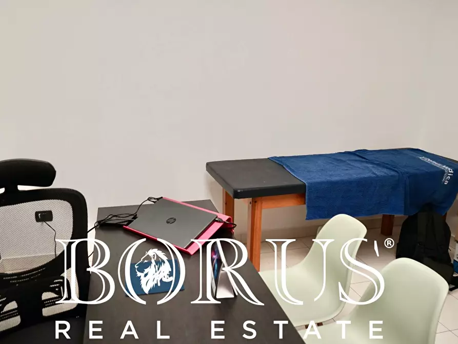 Immagine 11 di Ufficio in affitto  a Trentola Ducenta