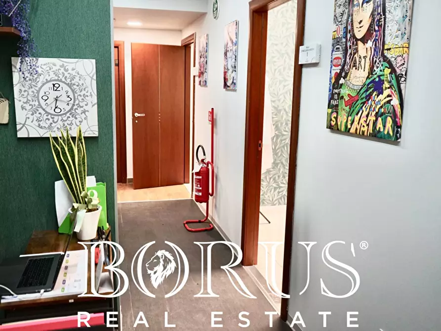 Immagine 18 di Ufficio in affitto  a Trentola Ducenta