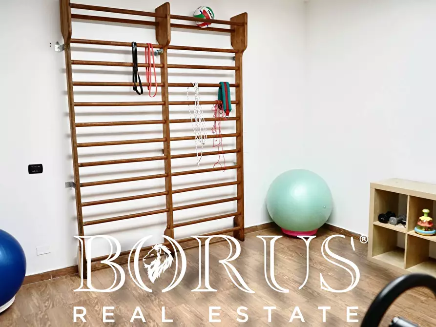 Immagine 13 di Ufficio in affitto  a Trentola Ducenta