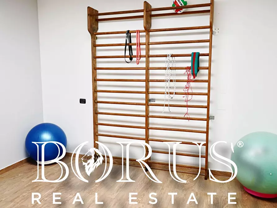 Immagine 14 di Ufficio in affitto  a Trentola Ducenta