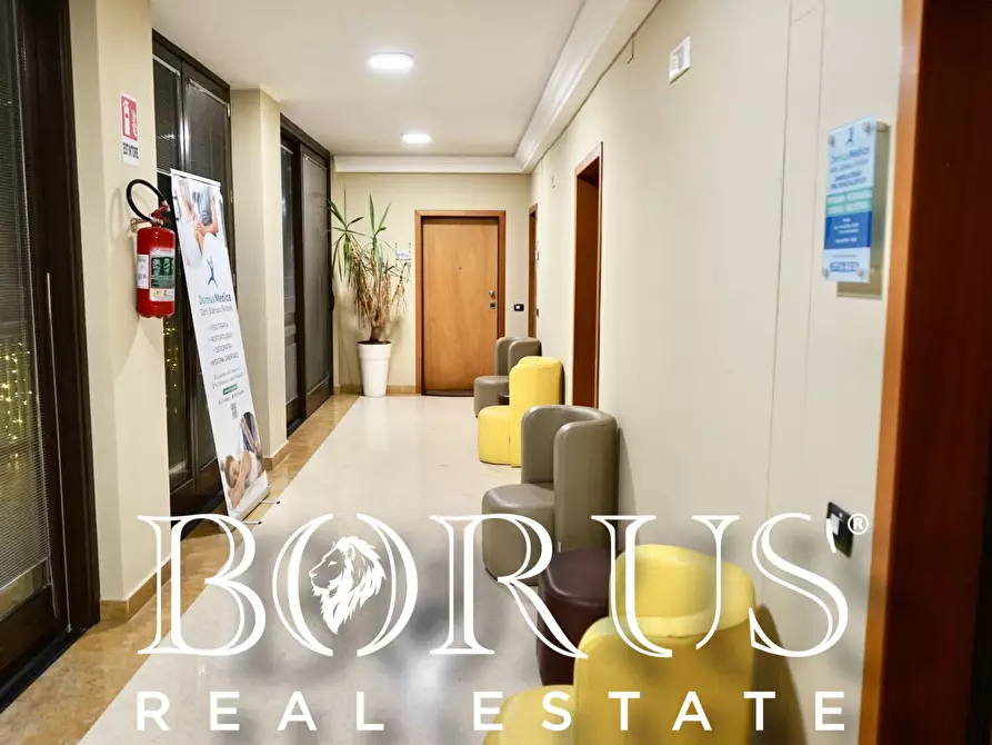 Immagine 17 di Ufficio in affitto  a Trentola Ducenta