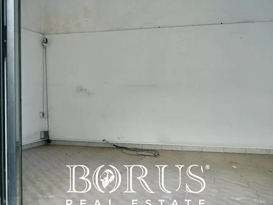 Immagine 2 di Locale commerciale in affitto  in Via Castello a Aversa