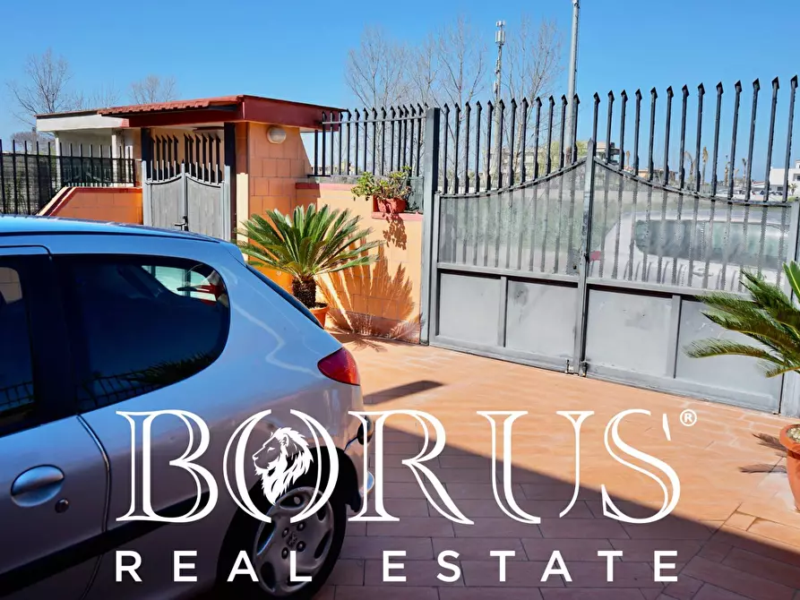 Immagine 5 di Villetta a schiera in vendita  in VIA CARDUCCI a Castel Volturno