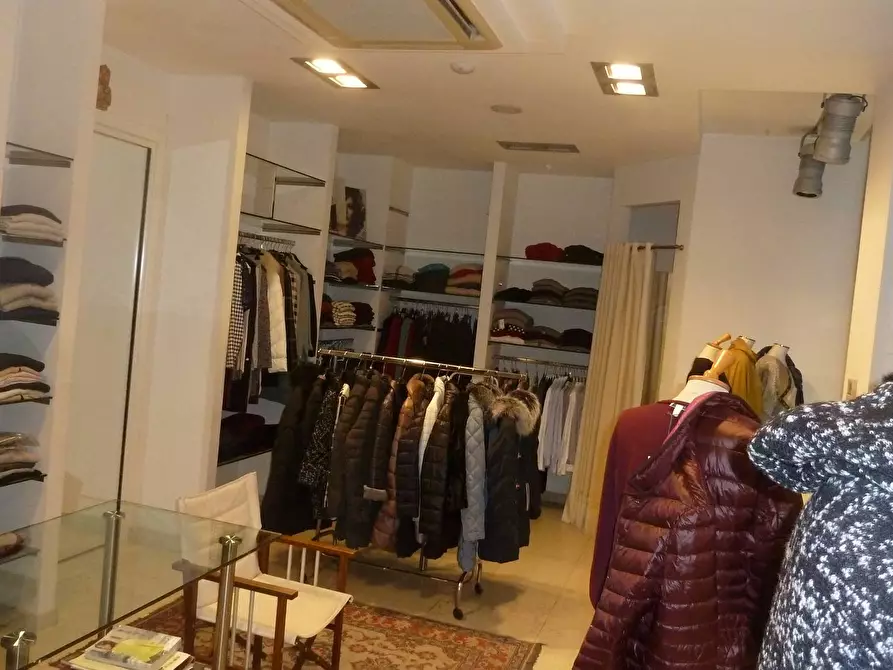 Immagine 16 di Palazzo in affitto  a San Benedetto Del Tronto