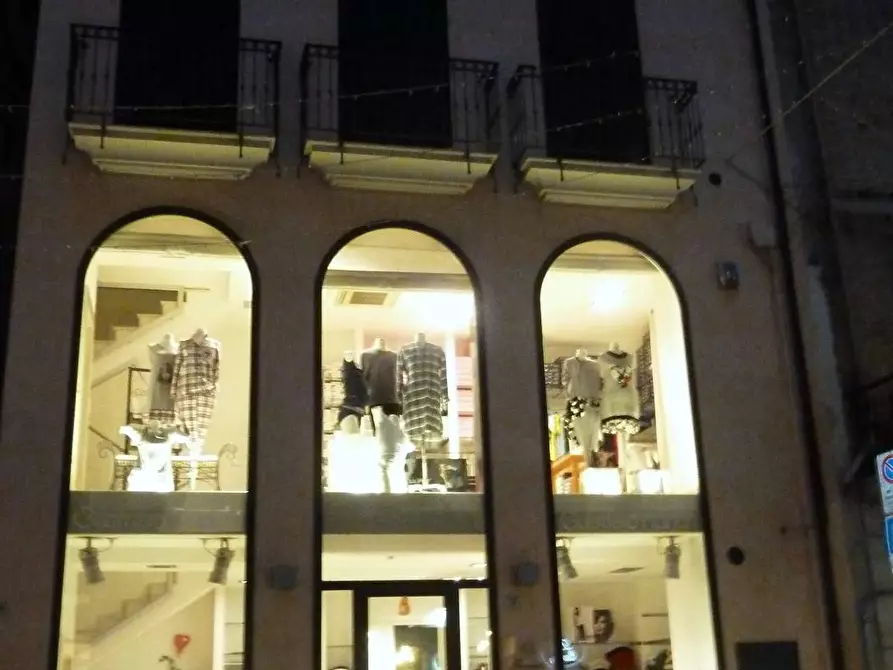 Immagine 2 di Palazzo in affitto  a San Benedetto Del Tronto
