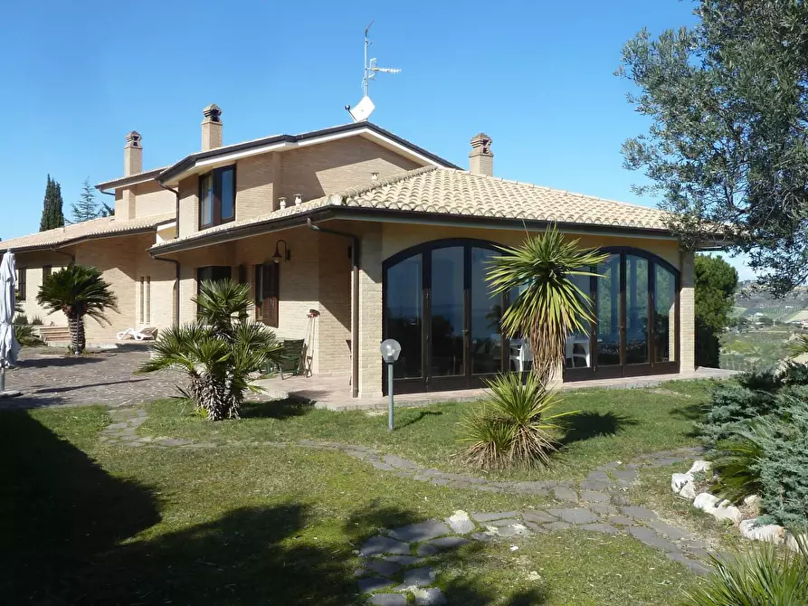 Immagine 2 di Villa in vendita  a Acquaviva Picena