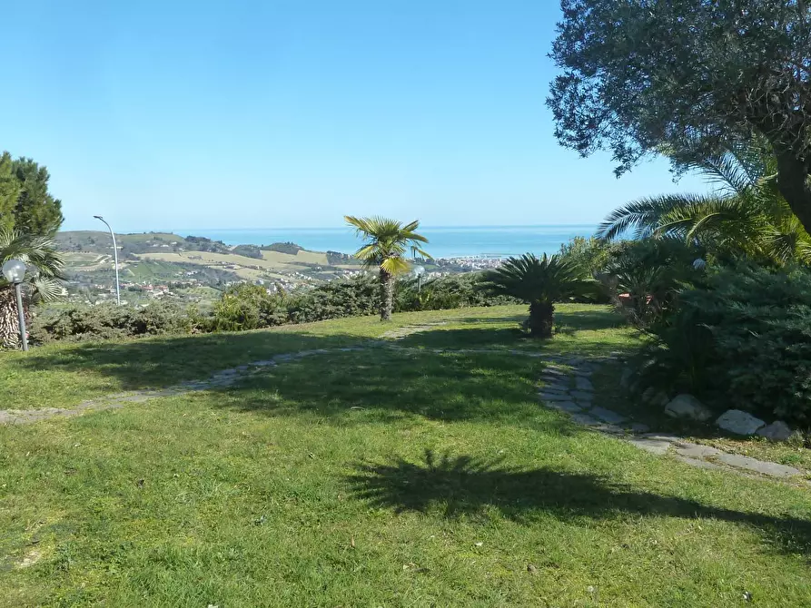 Immagine 10 di Villa in vendita  a Acquaviva Picena