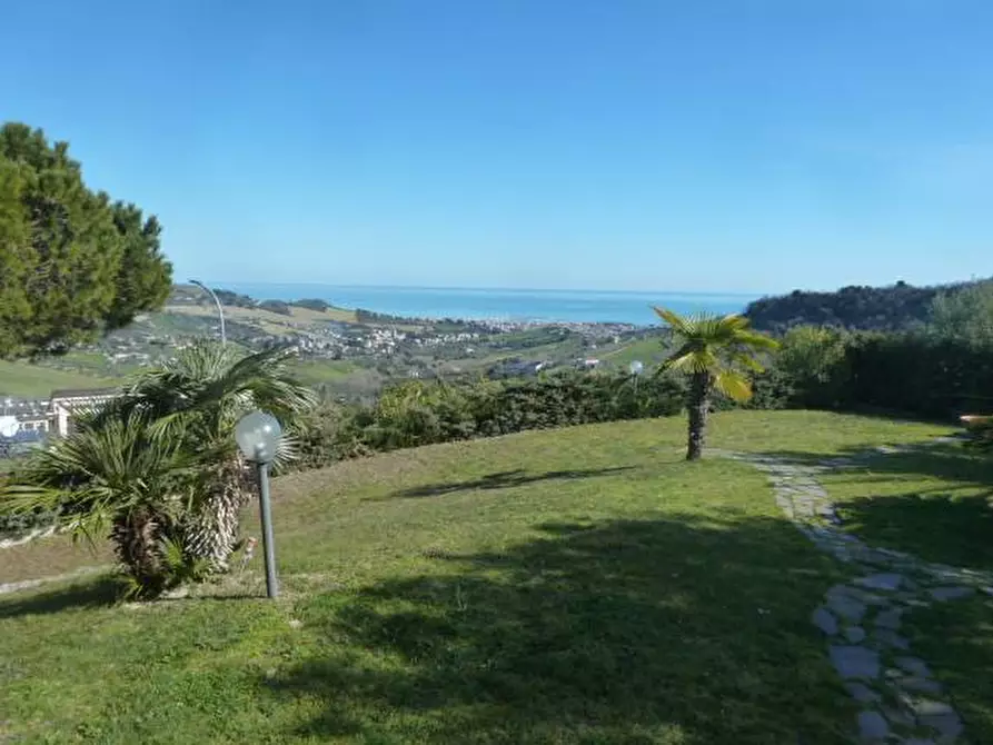 Immagine 11 di Villa in vendita  a Acquaviva Picena