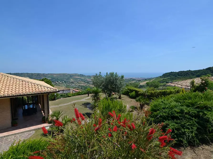 Immagine 18 di Villa in vendita  a Acquaviva Picena