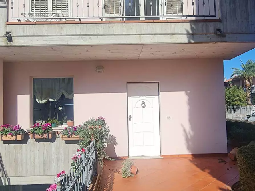 Immagine 29 di Villetta a schiera in vendita  a Folignano