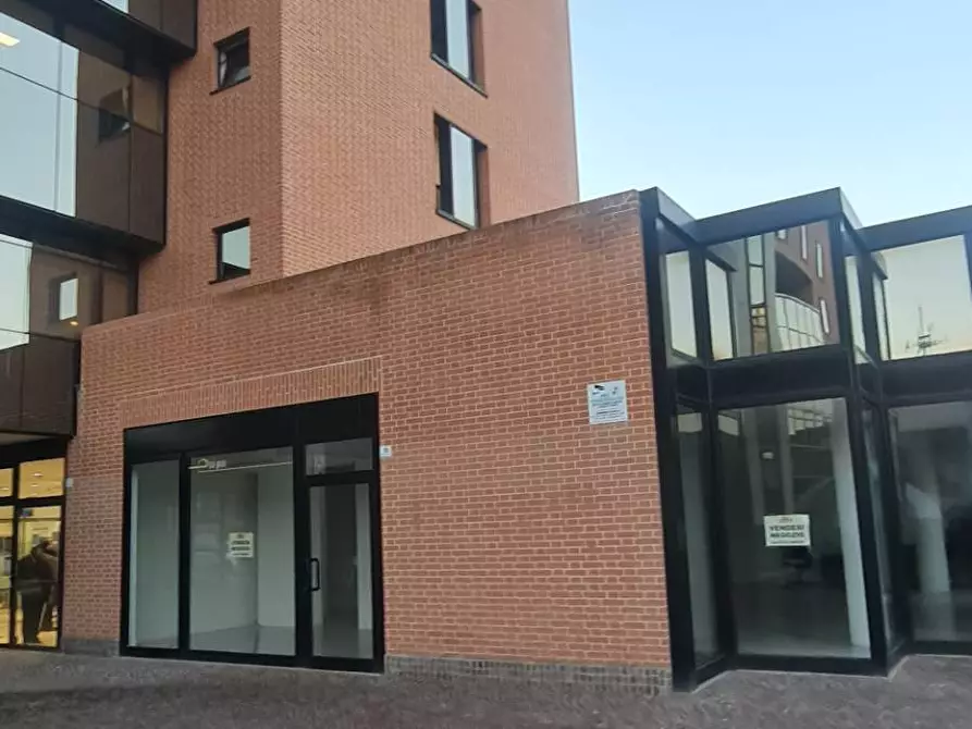 Immagine 3 di Locale commerciale in vendita  a San Benedetto Del Tronto