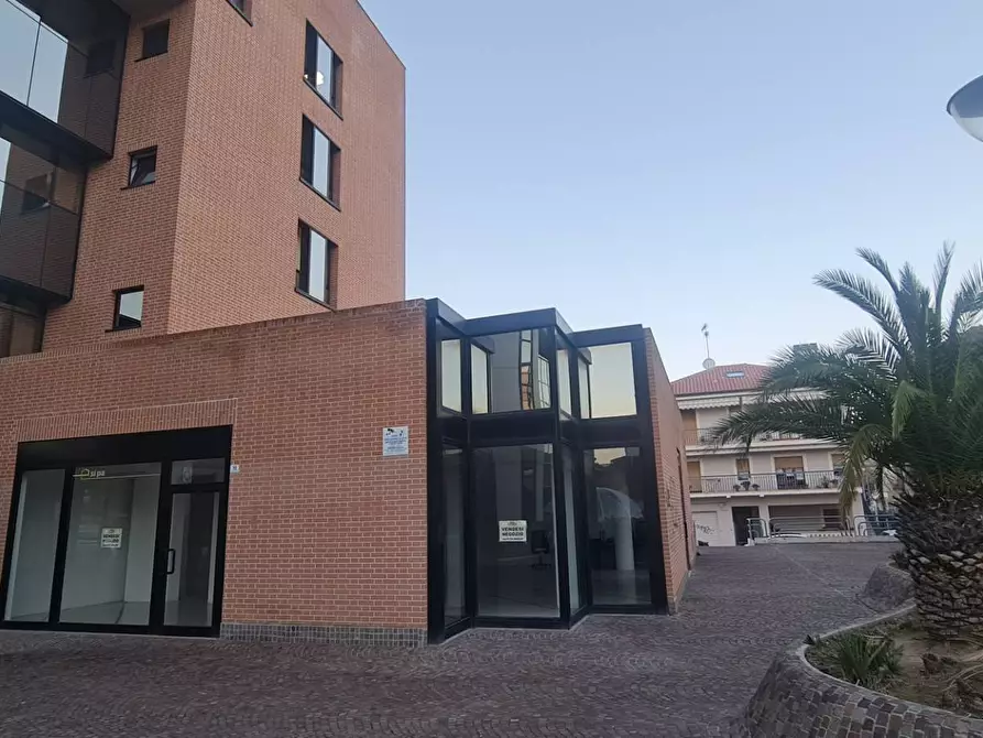 Immagine 4 di Locale commerciale in vendita  a San Benedetto Del Tronto