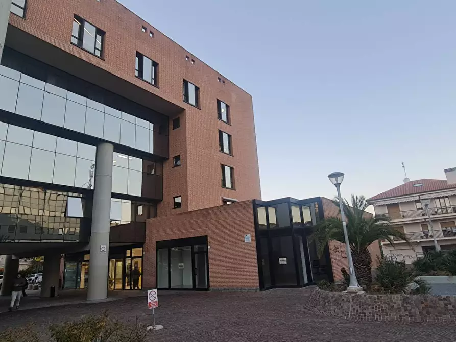 Immagine 6 di Locale commerciale in vendita  a San Benedetto Del Tronto