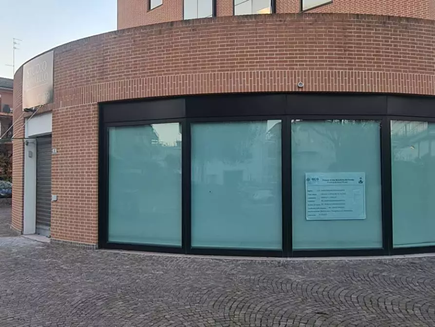 Immagine 9 di Locale commerciale in vendita  a San Benedetto Del Tronto