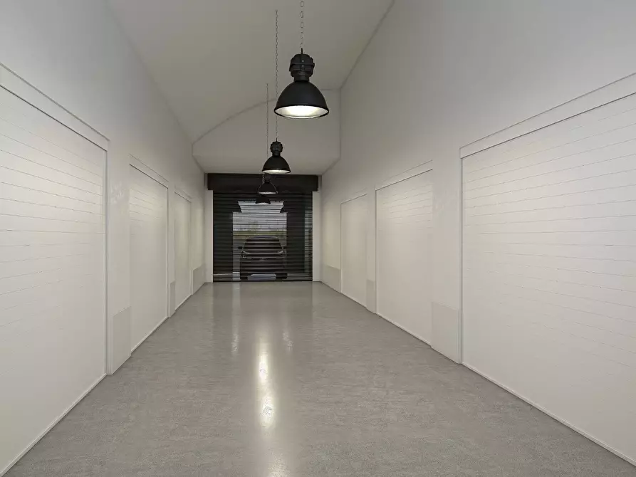 Immagine 6 di Magazzino in vendita  a San Benedetto Del Tronto