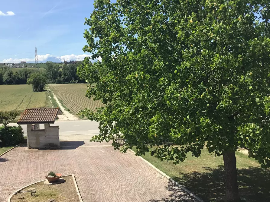 Immagine 23 di Villa in vendita  a Sant'omero