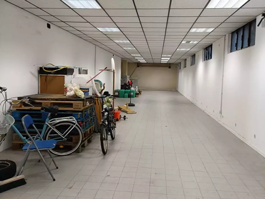 Immagine 9 di Magazzino in vendita  in via Brescia a Grumello Del Monte