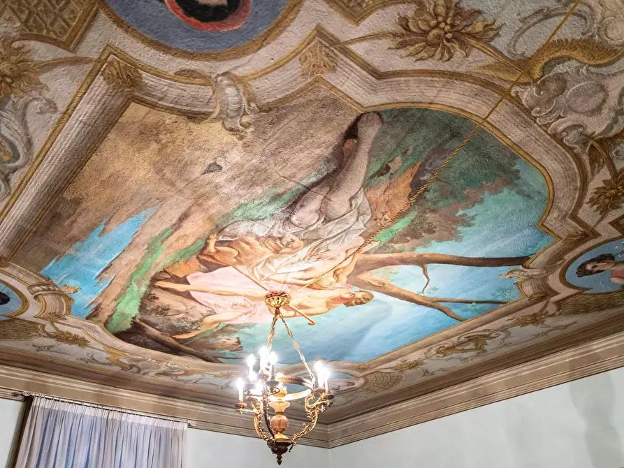 Immagine 5 di Villa in vendita  in via Olimpia a Villa D'almè