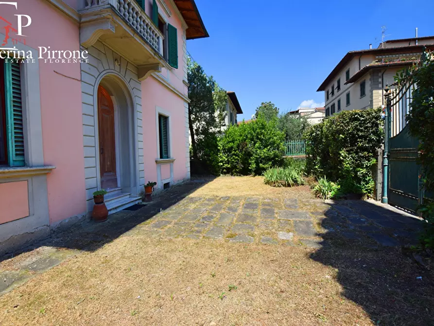 Immagine 1 di Villa in vendita  in via Fratelli cairoli a Sesto Fiorentino