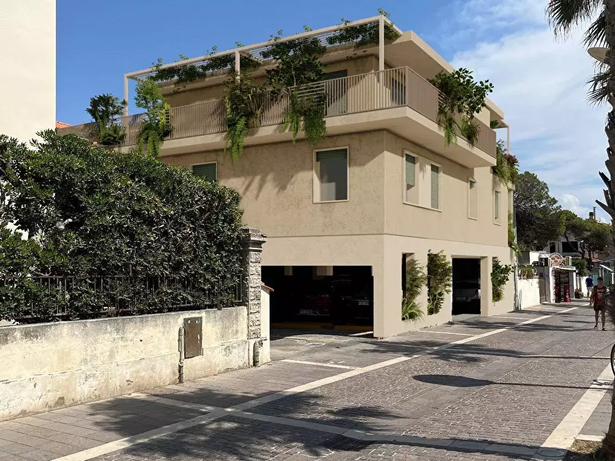 Immagine 1 di Appartamento in vendita  in viale della Vittoria a Cecina