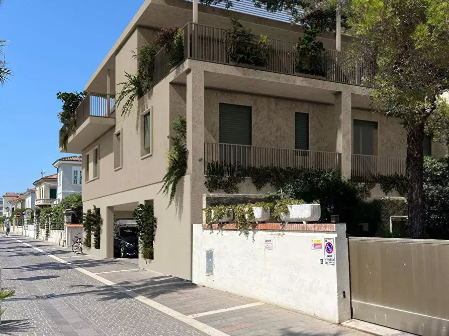 Immagine 2 di Appartamento in vendita  in viale della Vittoria a Cecina