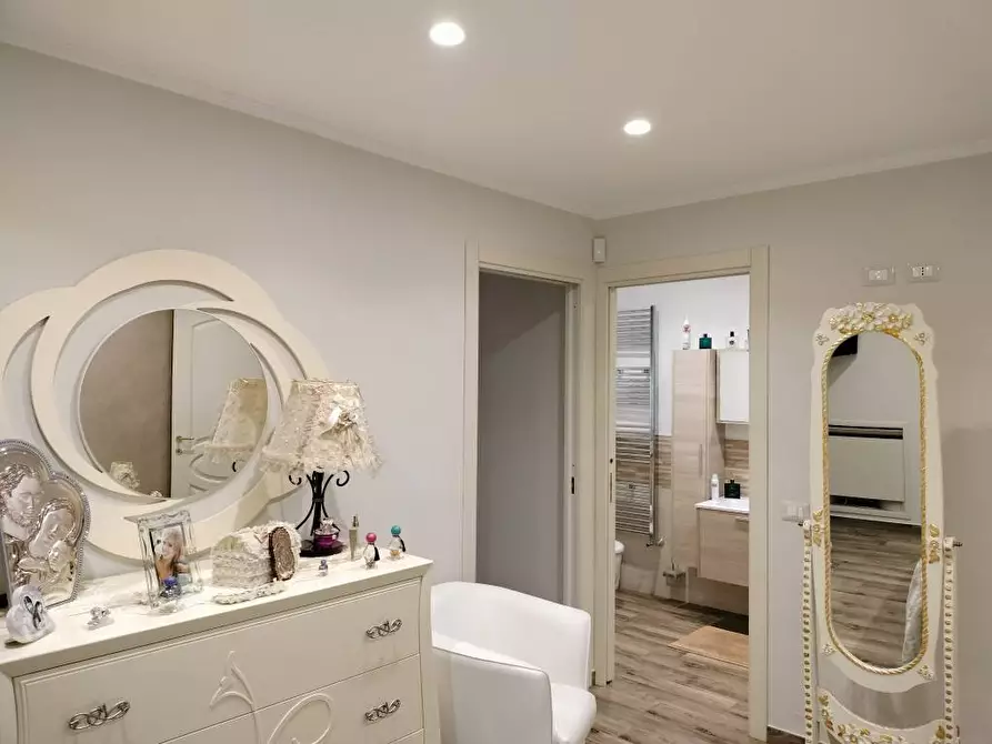 Immagine 21 di Villa in vendita  a Belpasso