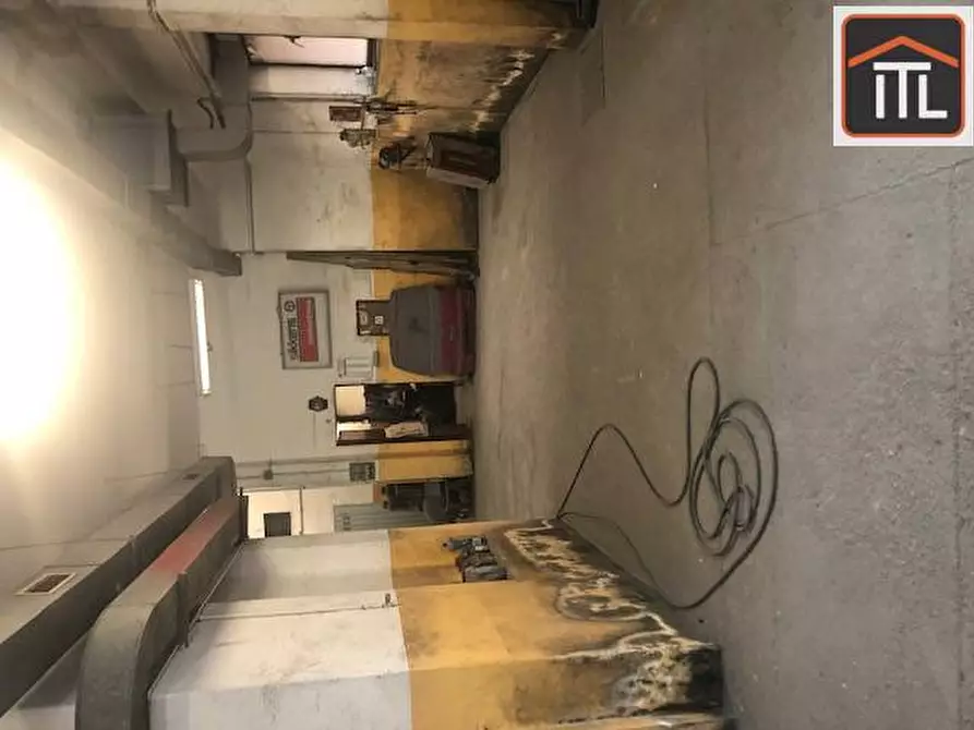 Immagine 3 di Locale commerciale in vendita  in Mauro Fasiani a Roma