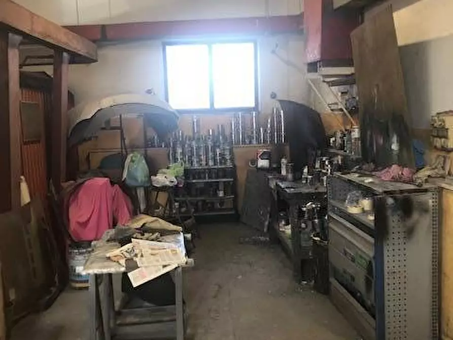 Immagine 4 di Locale commerciale in vendita  in Mauro Fasiani a Roma