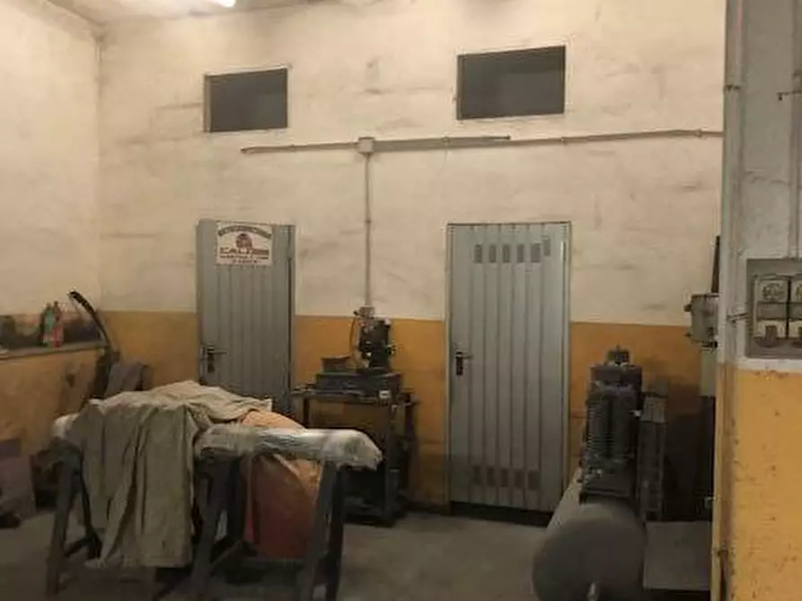 Immagine 6 di Locale commerciale in vendita  in Mauro Fasiani a Roma