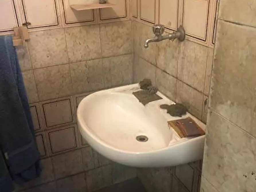 Immagine 8 di Locale commerciale in vendita  in Mauro Fasiani a Roma