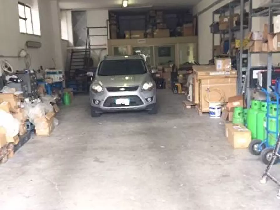 Immagine 3 di Locale commerciale in vendita  in Gioele Solari a Roma