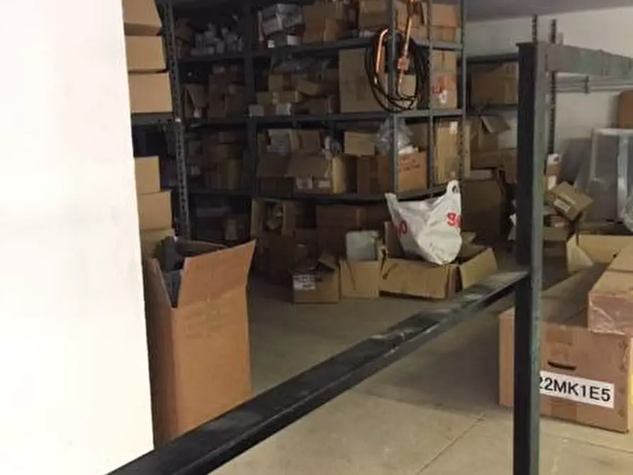 Immagine 7 di Locale commerciale in vendita  in Gioele Solari a Roma