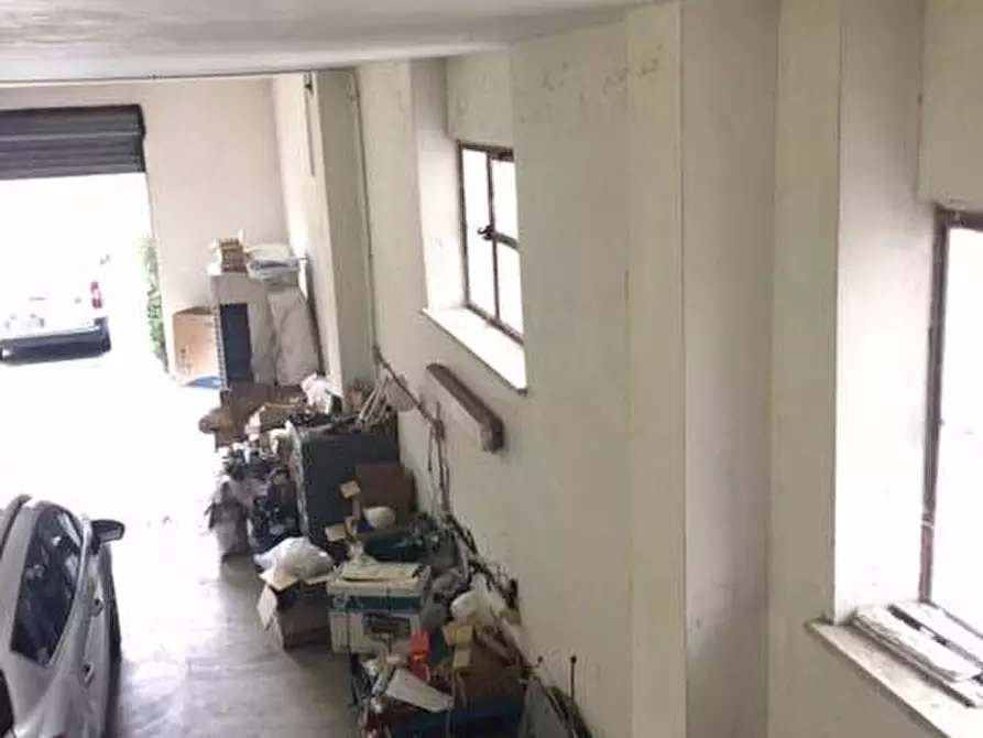 Immagine 10 di Locale commerciale in vendita  in Gioele Solari a Roma