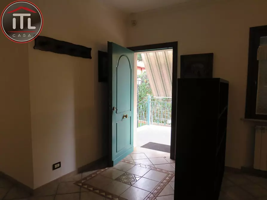 Immagine 5 di Villa in vendita  in Via Diano D'alba a Roma