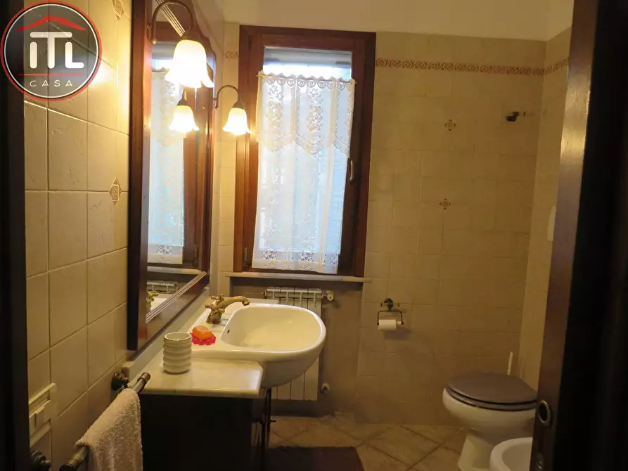 Immagine 10 di Villa in vendita  in Via Diano D'alba a Roma