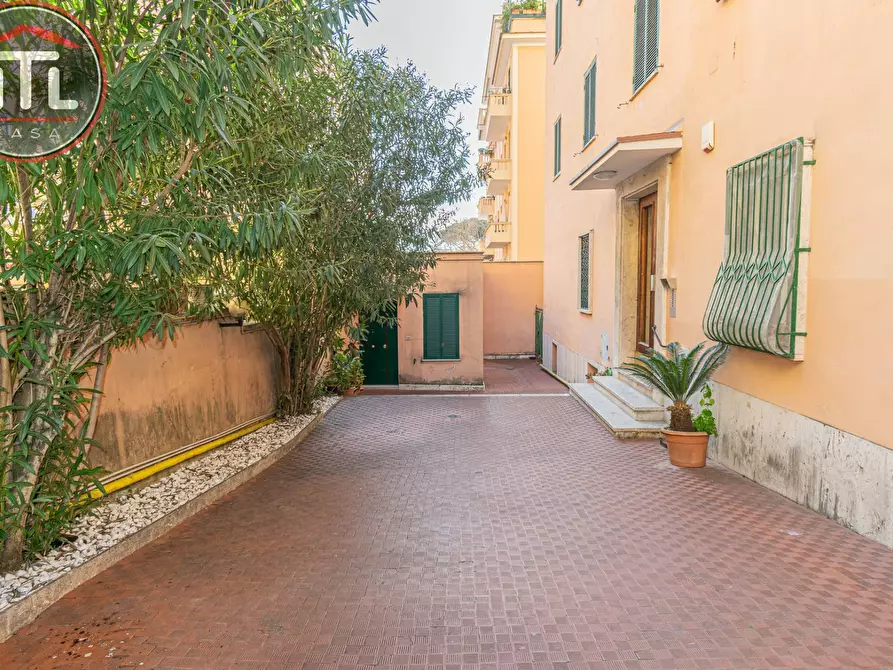 Immagine 28 di Appartamento in vendita  in Via Laura Mantegazza a Roma