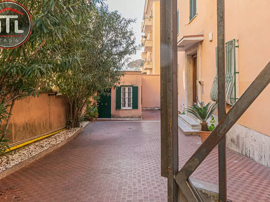 Immagine 30 di Appartamento in vendita  in Via Laura Mantegazza a Roma