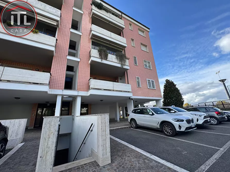 Immagine 27 di Appartamento in vendita  in Via dei Cantelmo a Roma