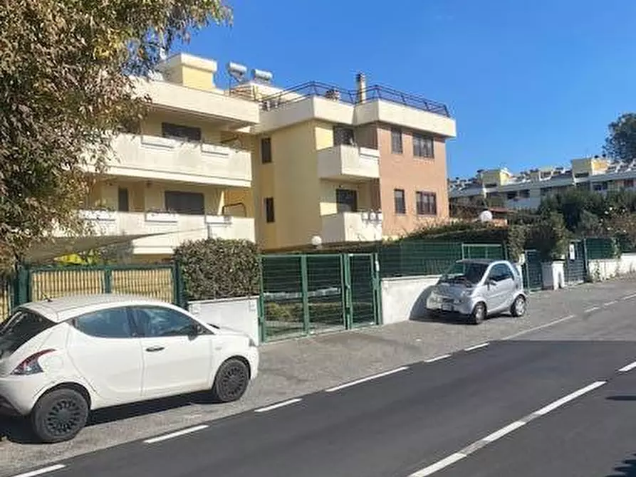 Immagine 3 di Appartamento in vendita  in Via Tullio Ascarelli a Roma