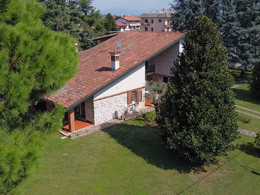 Immagine 1 di Villa in vendita  in Via Mazzini a Castel Rozzone