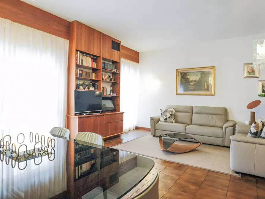 Immagine 1 di Appartamento in vendita  in Via Vittorio Veneto a Presezzo