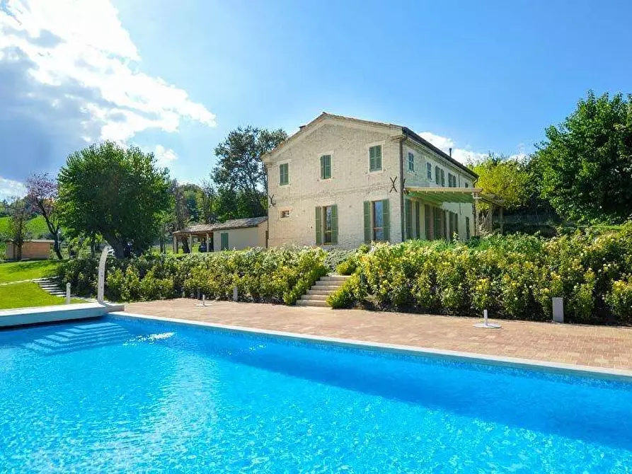 Immagine 1 di Villa in vendita  in Strada del Trocco a Senigallia