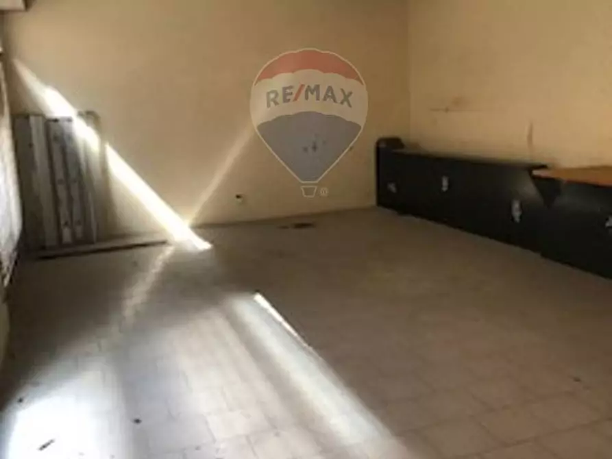 Immagine 5 di Locale commerciale in vendita  in Banfi a Caravaggio