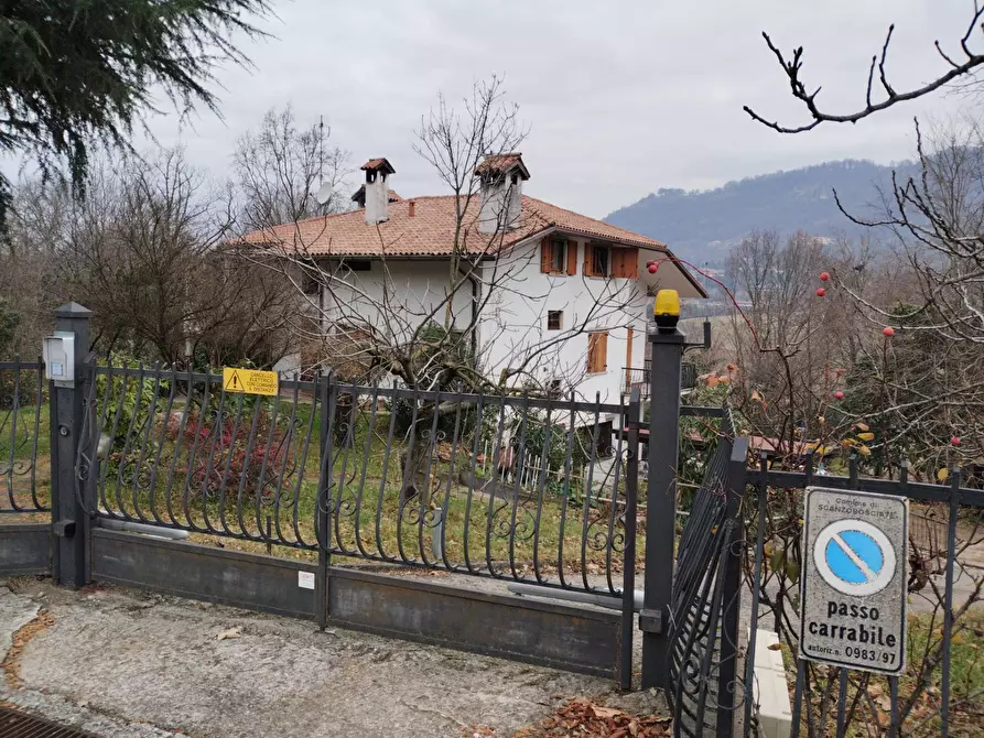 Immagine 2 di Appartamento in vendita  in Via Collina Alta a Scanzorosciate