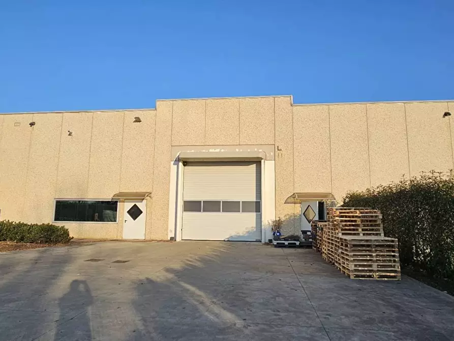 Immagine 1 di Capannone industriale in affitto  a Mapello