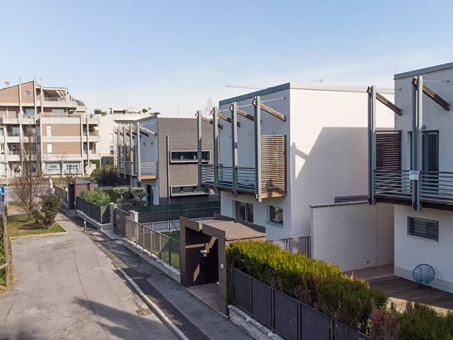 Immagine 3 di Villa in vendita  in KENNEDY a Gorle