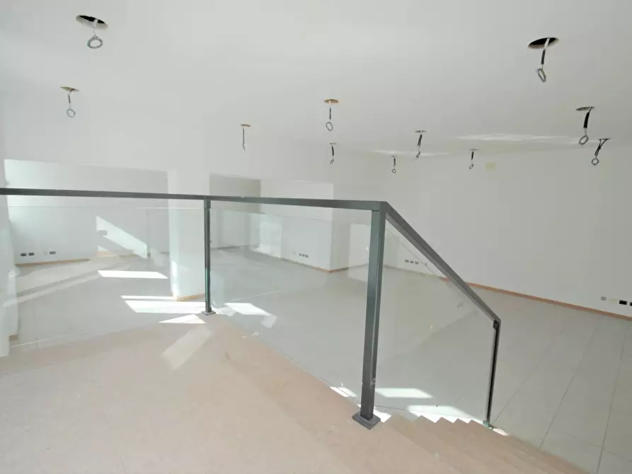 Immagine 2 di Negozio in vendita  in Via San Lazzaro a Bergamo